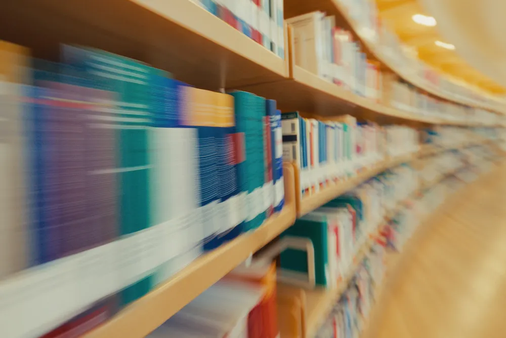 Samsung device being filmed in a natural lifestyle setting